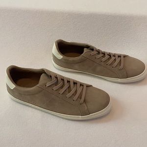 OLD NAVY 1994 SUEDE COURT SNEAKERS IN LIGHT TAUPE - SIZE 7